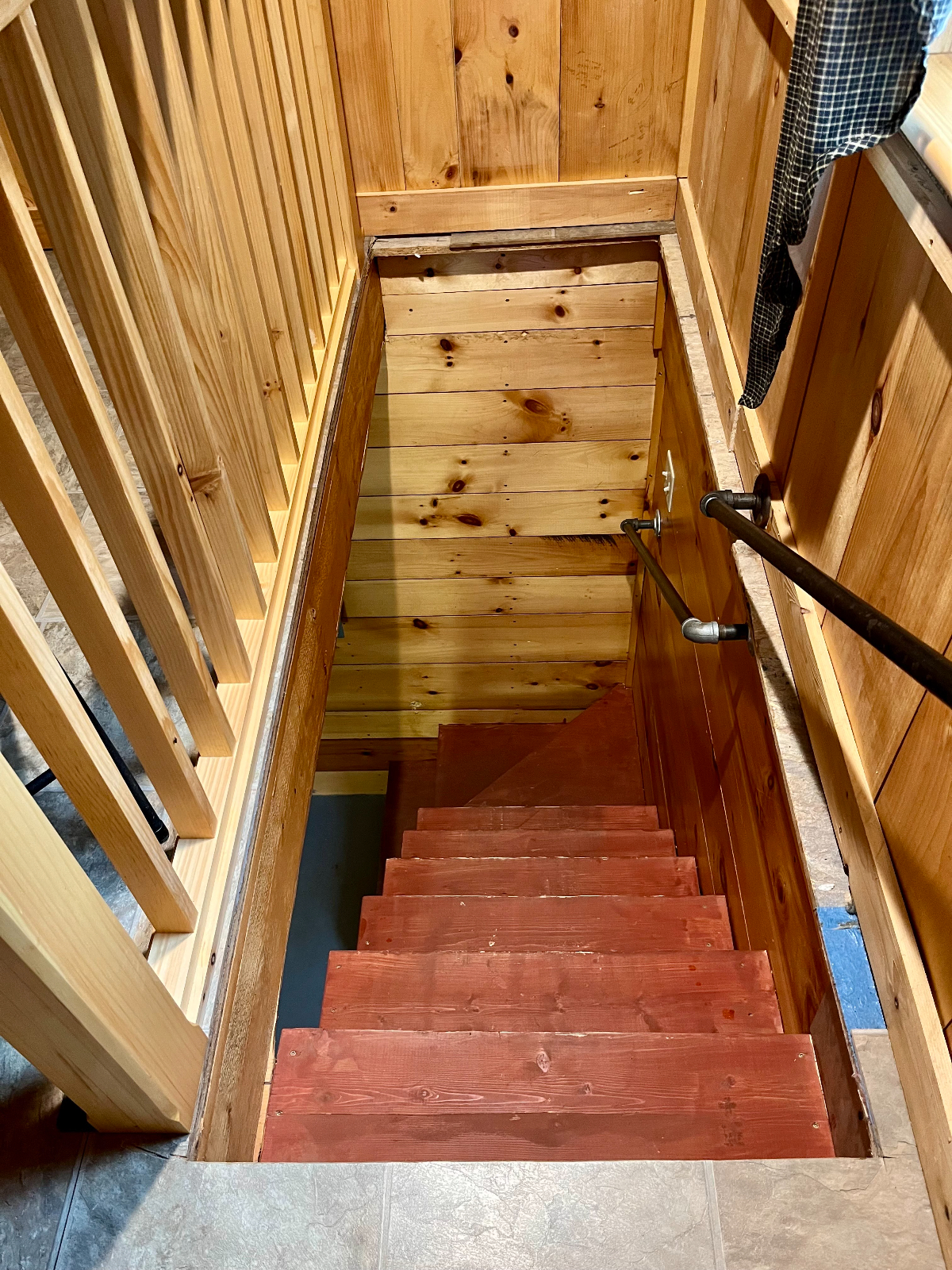 Charming Two-Story Cabin Retreat - Fully Equipped, Utilities Included & Scenic Access to Hiking and  - Photo 8