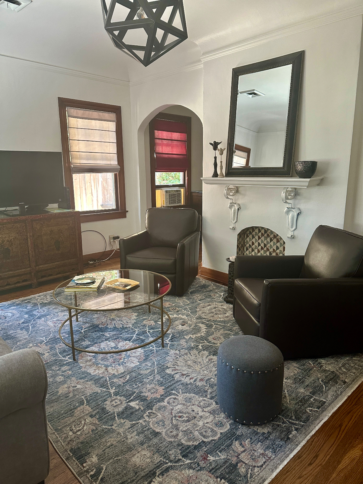 BEAUTIFULLY RENOVATED WITH SUNNY OUTDOOR PATIO AND GARDEN - Photo 3