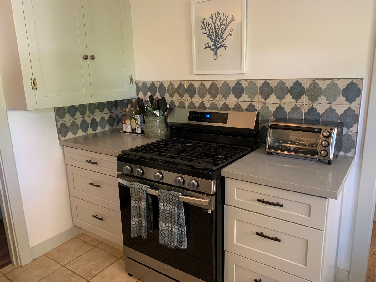 BEAUTIFULLY RENOVATED WITH SUNNY OUTDOOR PATIO AND GARDEN - Photo 6