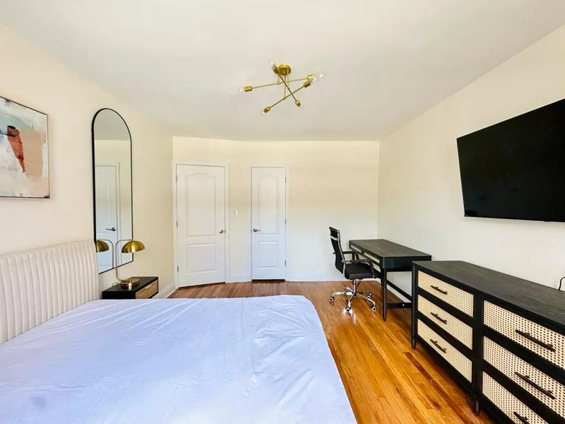 Prime Bedstuy HDTV Room, 22 min to Manhattan - 232 - Photo 1