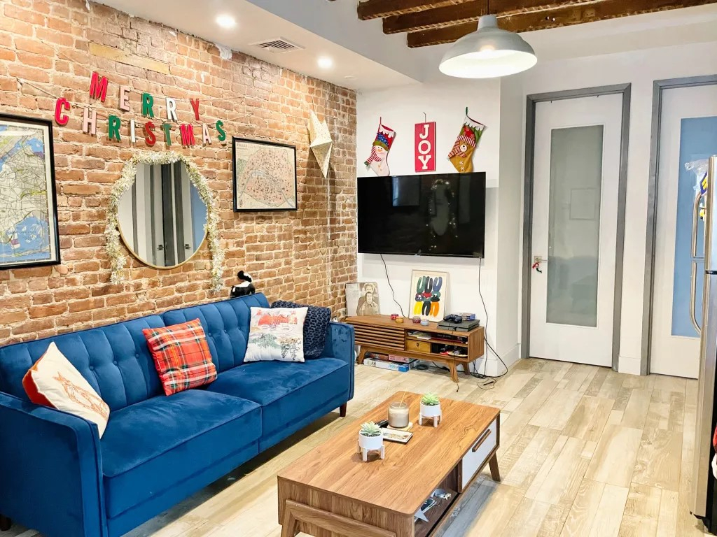 Prime Williamsburg HDTV Room, AC, Rooftop Room 141 - Photo 4