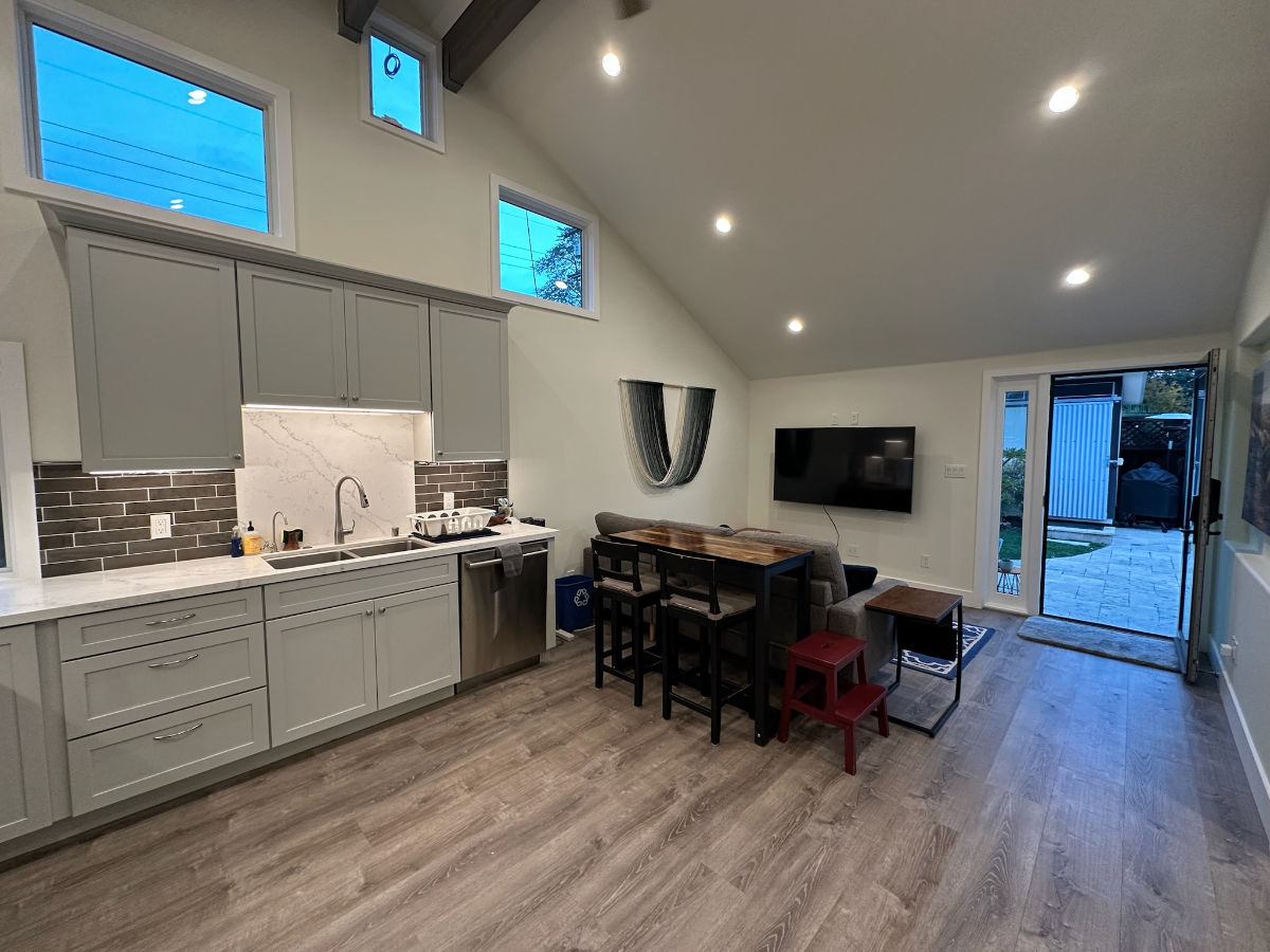 New Modern Suite in Los Altos Close to downtown