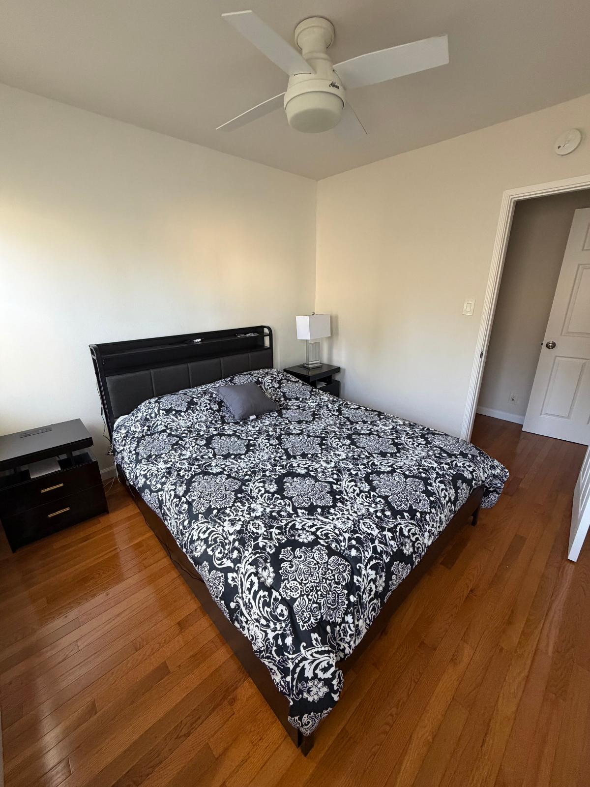 Executive Duplex Stay, Stylish, Spacious & Close to Everything LA 3bed/1.5bathroom - Photo 6
