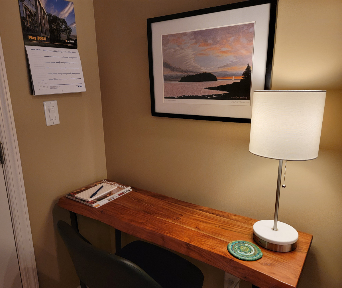 Quiet Townhome Near Hospitals - Photo 2
