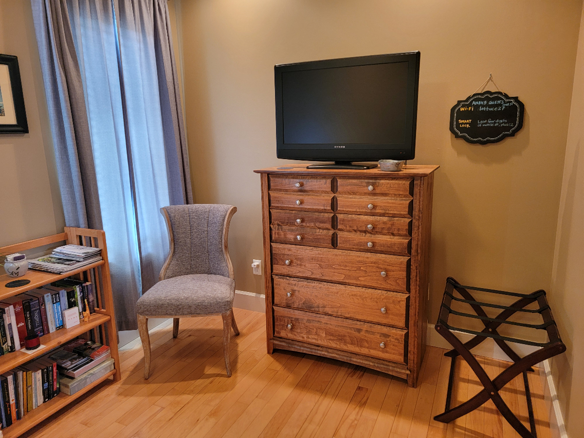 Quiet Townhome Near Hospitals - Photo 3