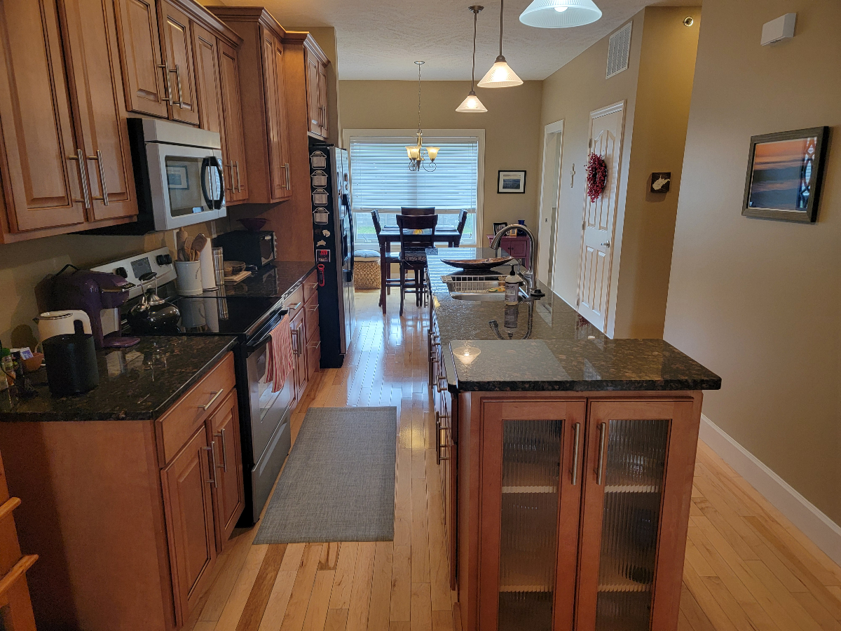 Quiet Townhome Near Hospitals - Photo 6