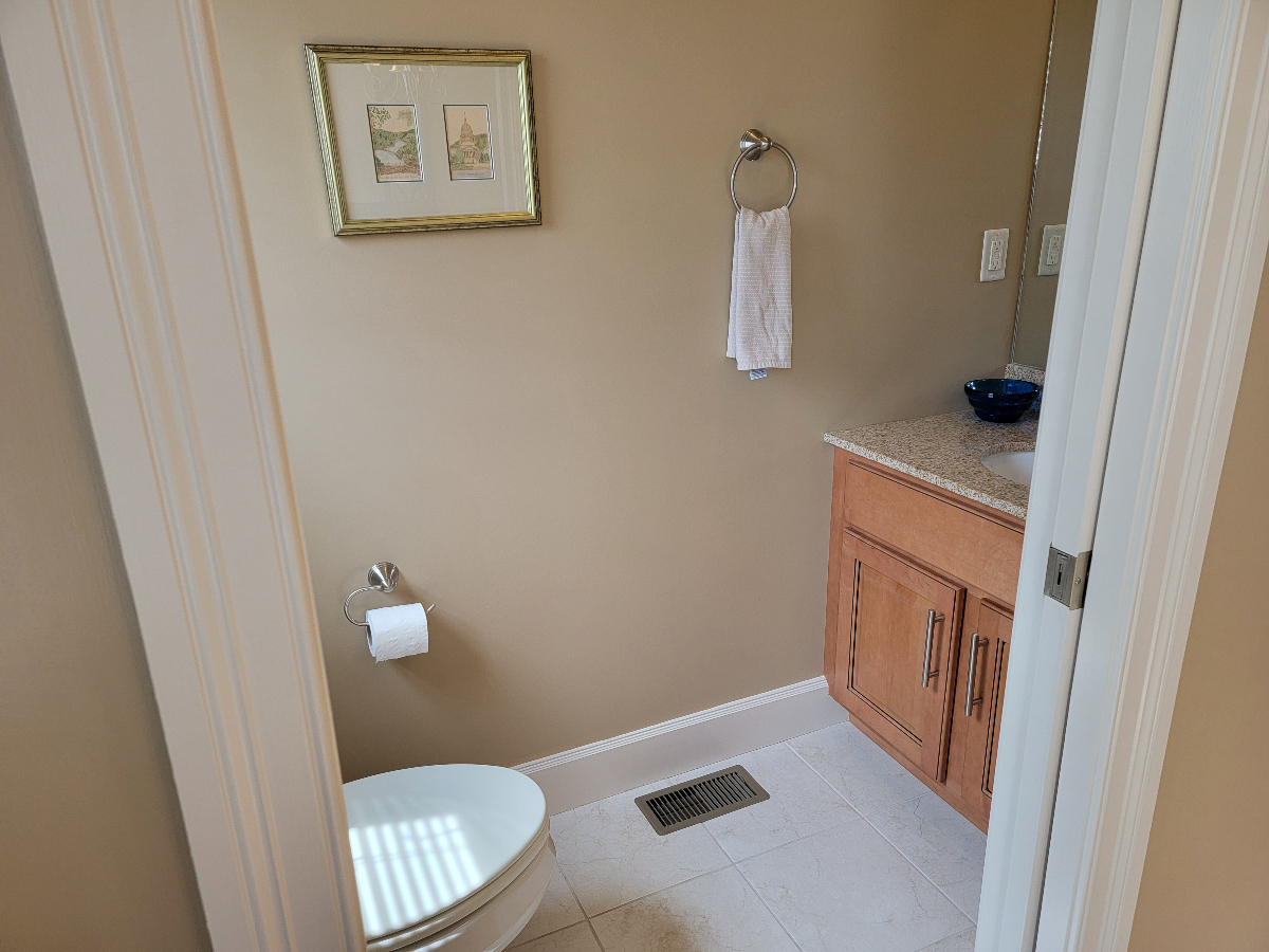 Quiet Townhome Near Hospitals - Photo 9