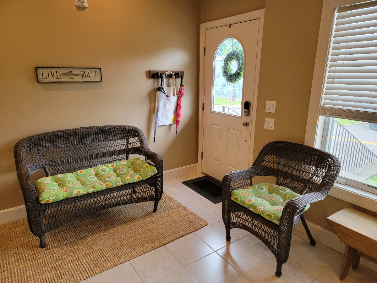 Quiet Townhome Near Hospitals - Photo 10