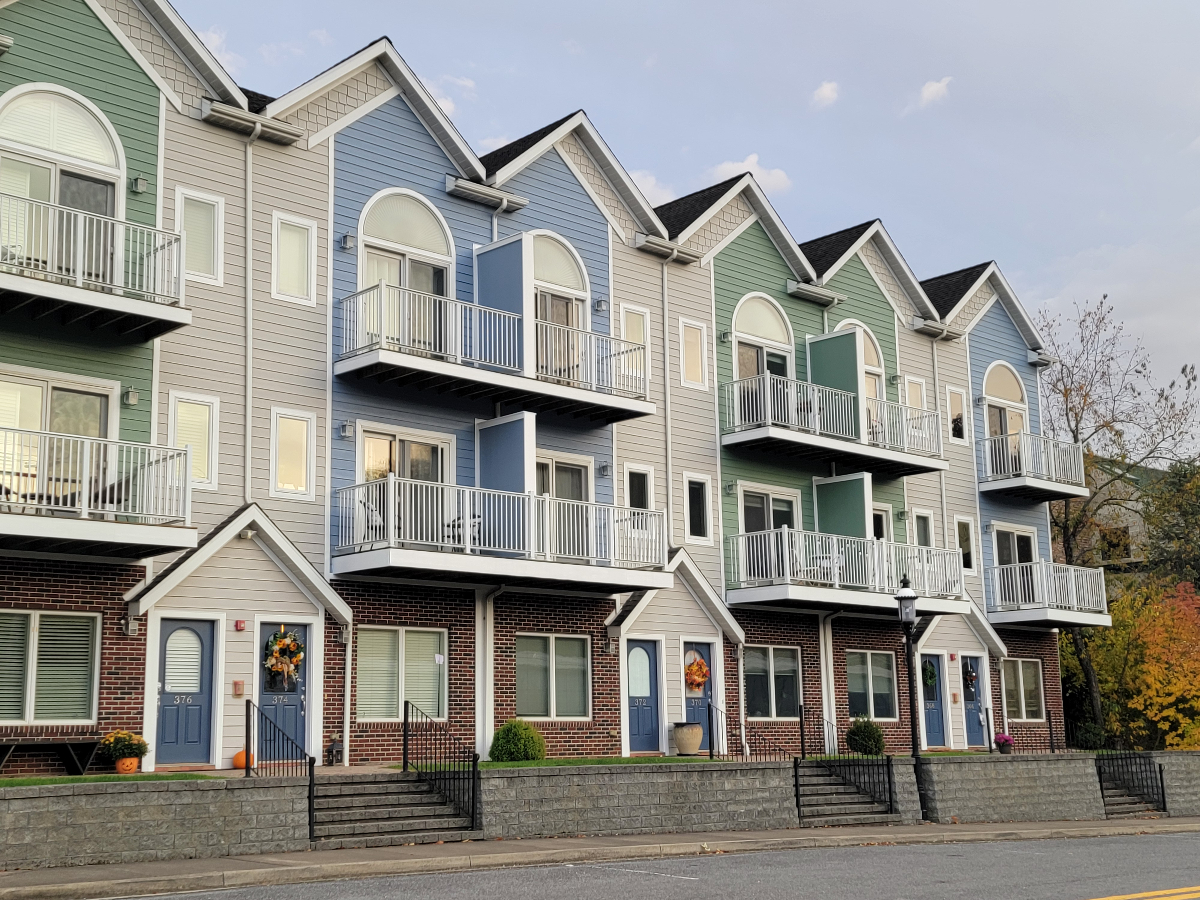 Quiet Townhome Near Hospitals - Photo 11