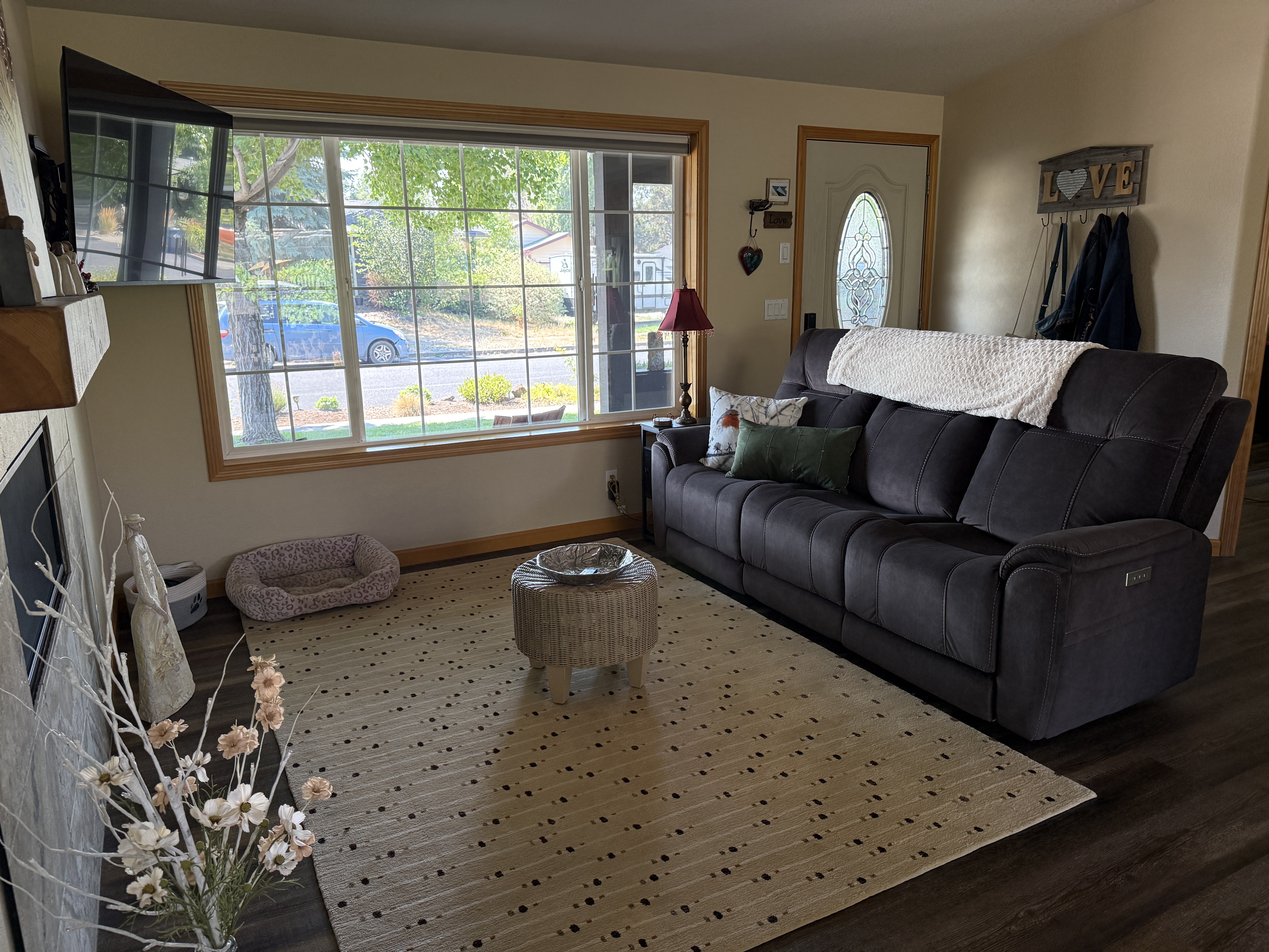 Fully furnished 2 bed (possible 3rd bedroom), 2 bath home in quiet NE Bend neighborhood - Photo 6