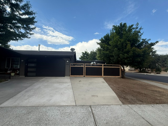 Fully furnished 2 bed (possible 3rd bedroom), 2 bath home in quiet NE Bend neighborhood - Photo 2