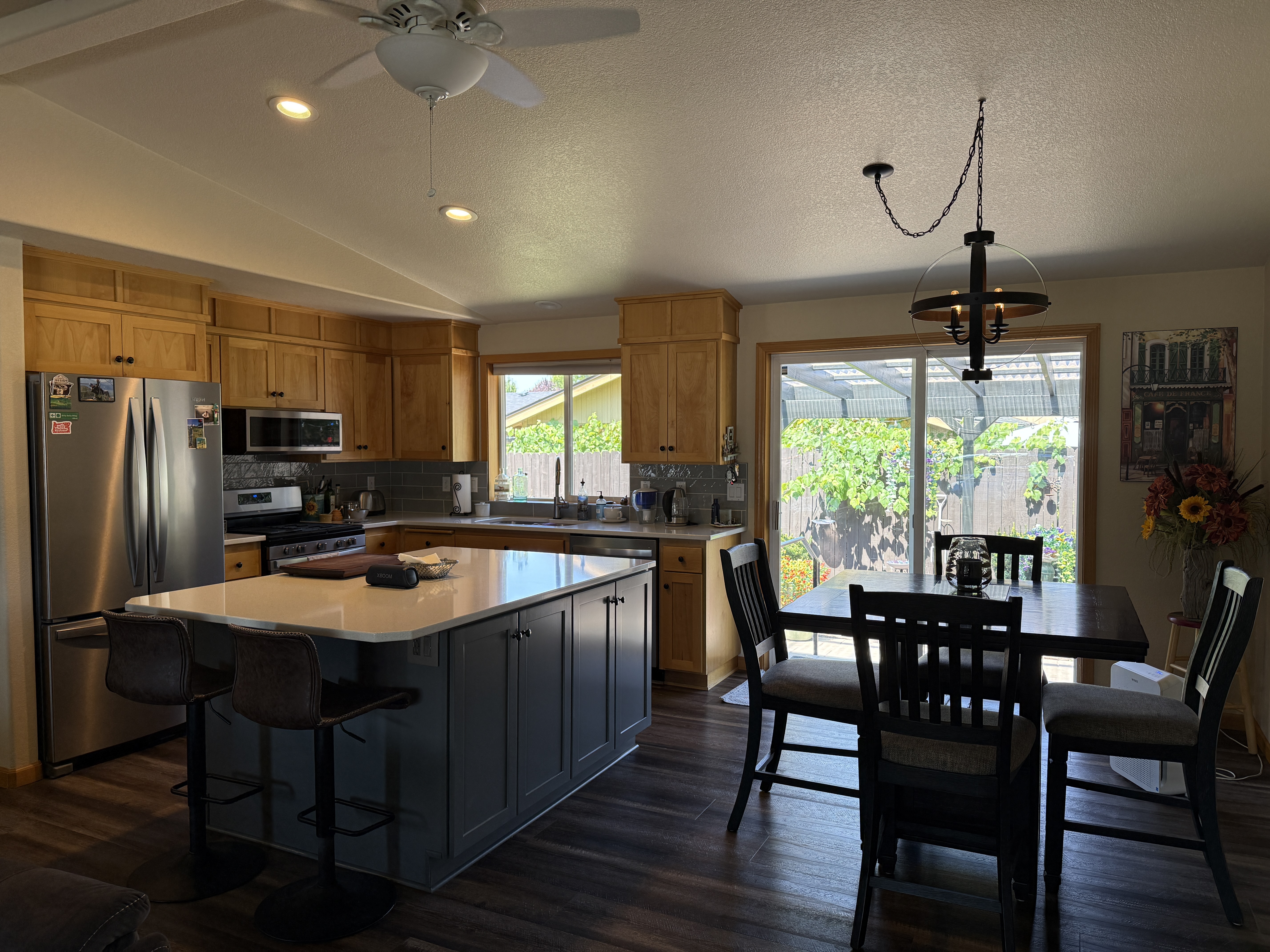 Fully furnished 2 bed (possible 3rd bedroom), 2 bath home in quiet NE Bend neighborhood - Photo 5