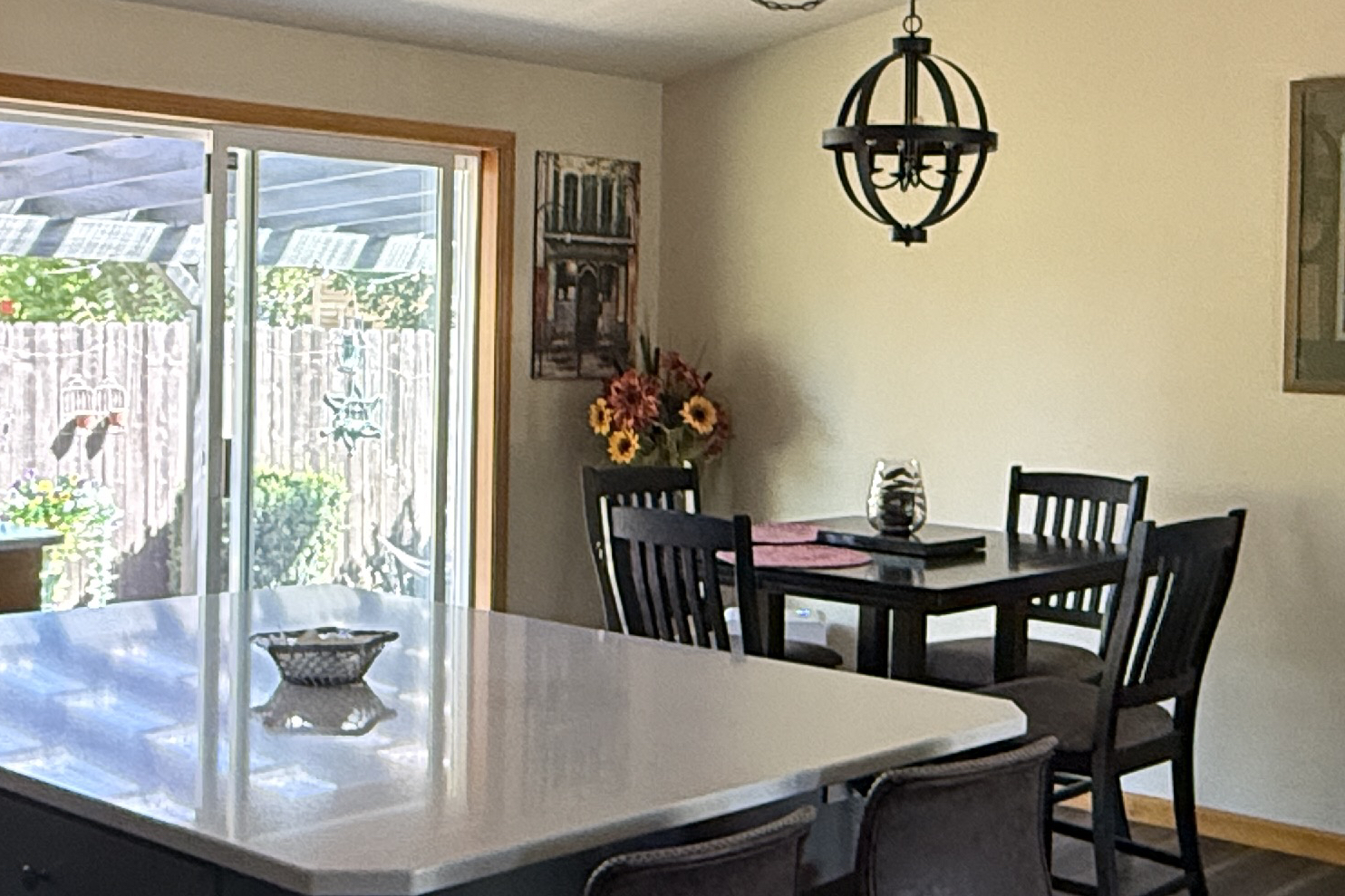 Fully furnished 2 bed (possible 3rd bedroom), 2 bath home in quiet NE Bend neighborhood - Photo 3