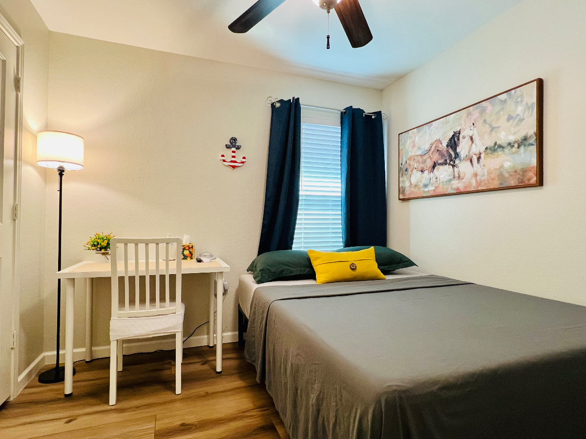 Cozy 4BR Pet friendly close to Downtown & Airport - Photo 3