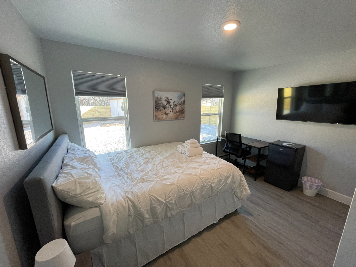 Domain M3 - Upgraded Queen Room All-In.  Easy access to Major Hospitals, Downtown, Tesla, Apple, Sam - Photo 2