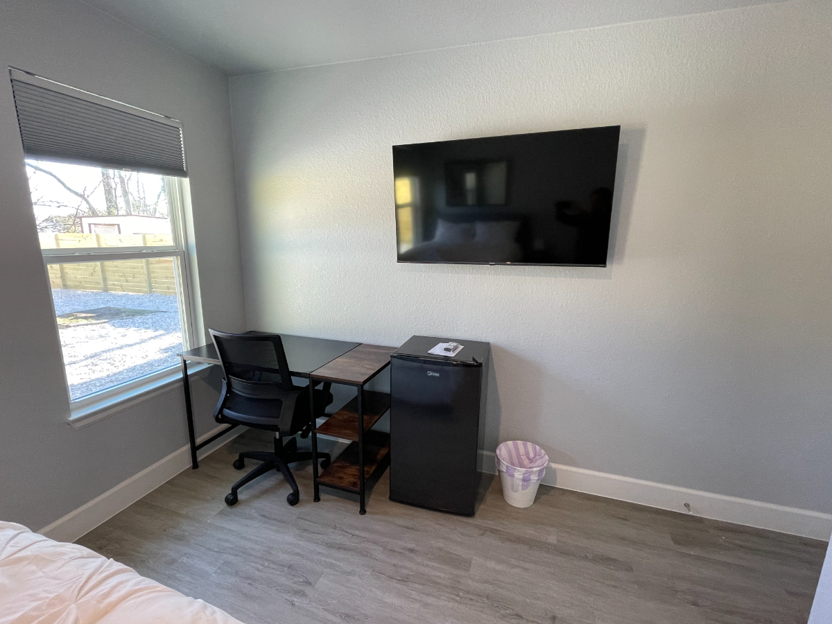 Domain M3 - Upgraded Queen Room All-In.  Easy access to Major Hospitals, Downtown, Tesla, Apple, Sam - Photo 8