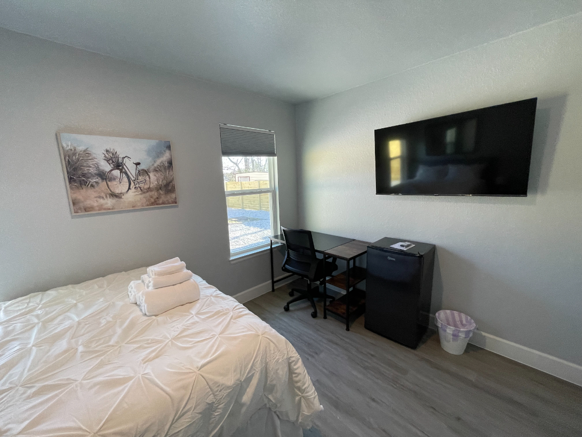 Domain M3 - Upgraded Queen Room All-In.  Easy access to Major Hospitals, Downtown, Tesla, Apple, Sam - Photo 7