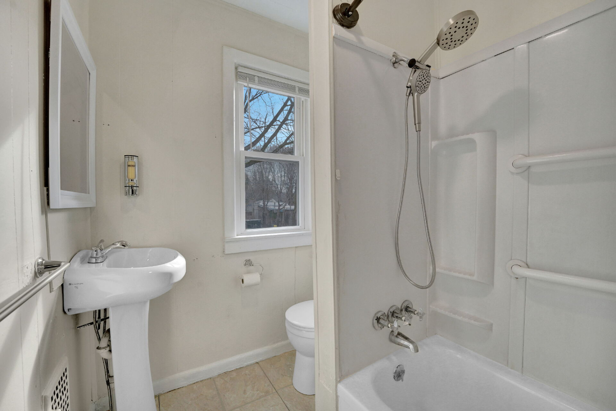Boho 2 Private Rooms w/ Own Bath near (Room 1+2) - Photo 11