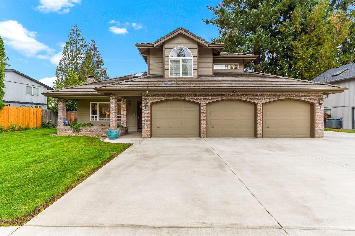 Centrally Located, Beautiful Entire 2 Bed/2.5 Bath Home in Quiet, Well-Established Neighborhood