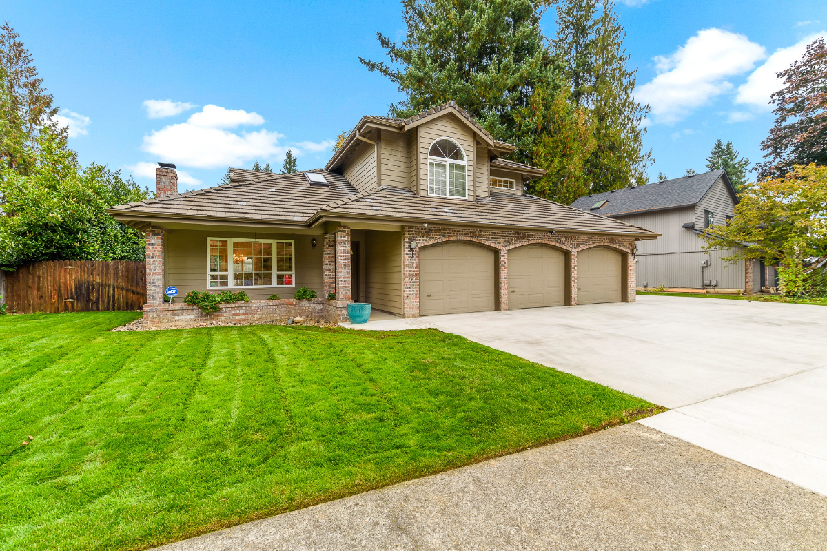 Centrally Located, Beautiful Entire 2 Bed/2.5 Bath Home in Quiet, Well-Established Neighborhood - Photo 2