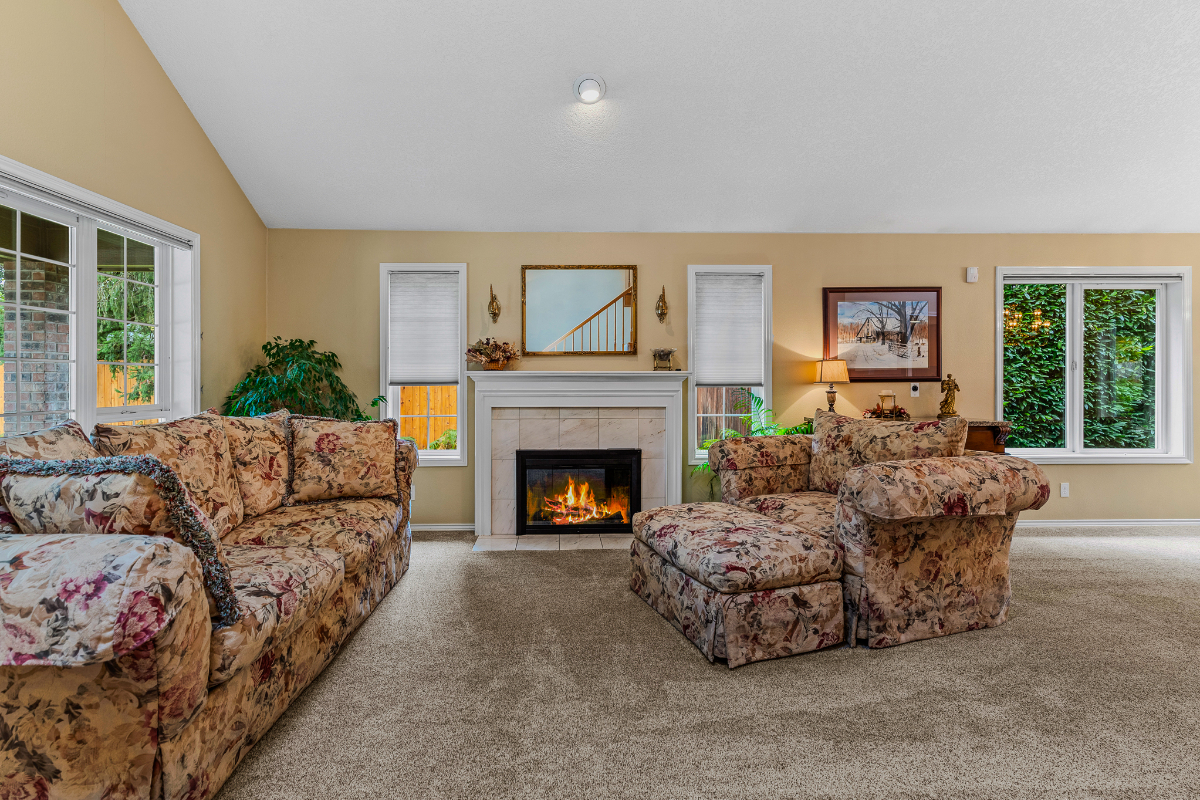 Centrally Located, Beautiful Entire 2 Bed/2.5 Bath Home in Quiet, Well-Established Neighborhood - Photo 5