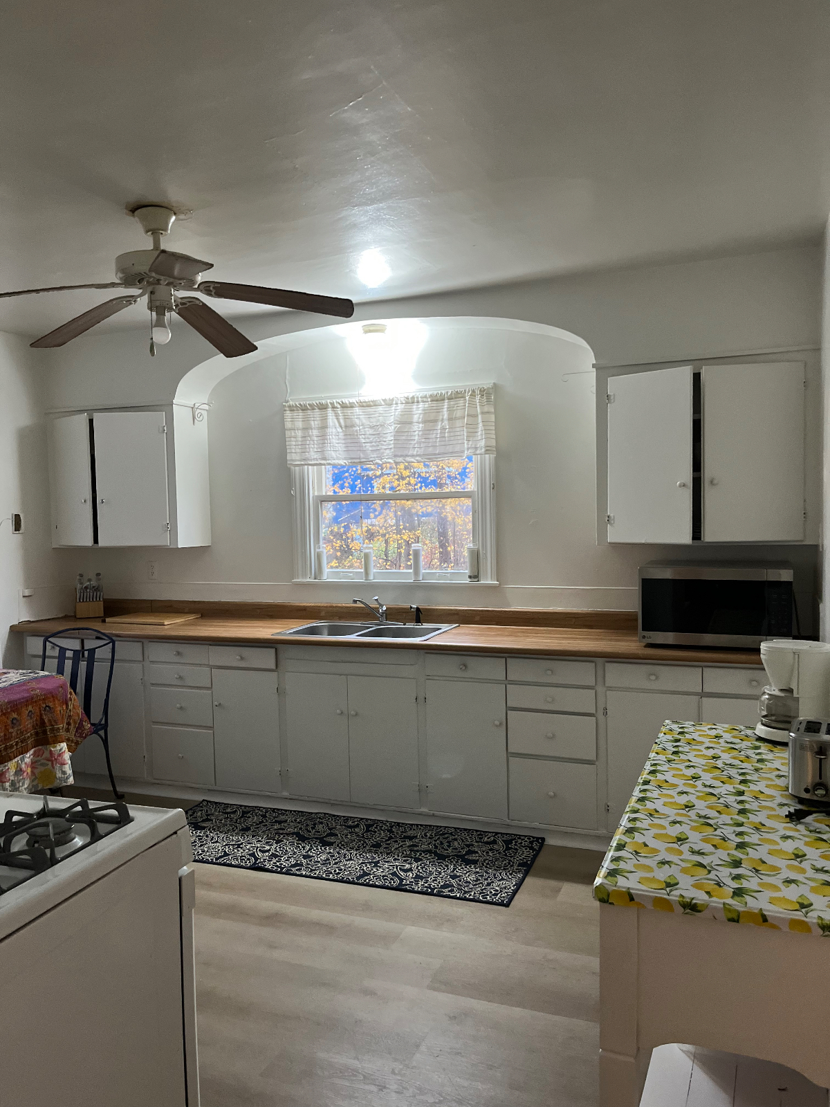 Fabulous upper floor 1 bedroom apartment - Photo 4