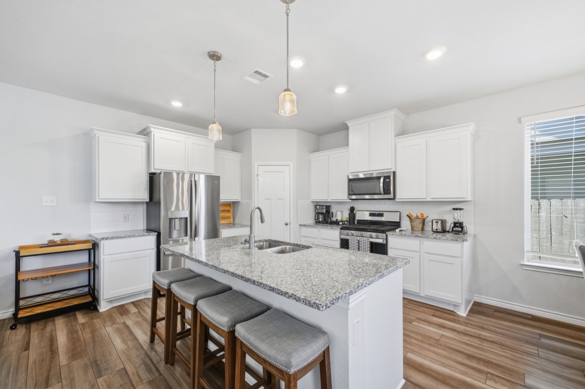 Modern 3BR Near TAMU & Hospitals - Photo 9