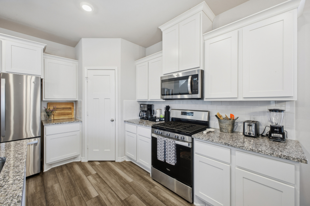 Modern 3BR Near TAMU & Hospitals - Photo 10