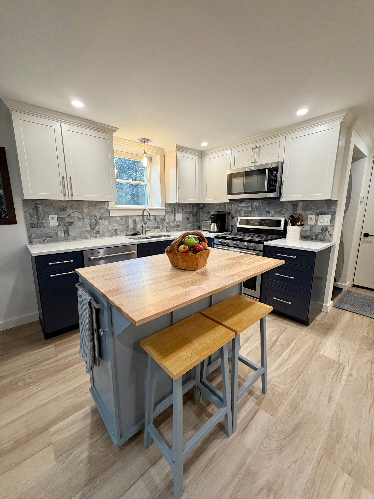 2 BR Private Hillside Retreat - Photo 1