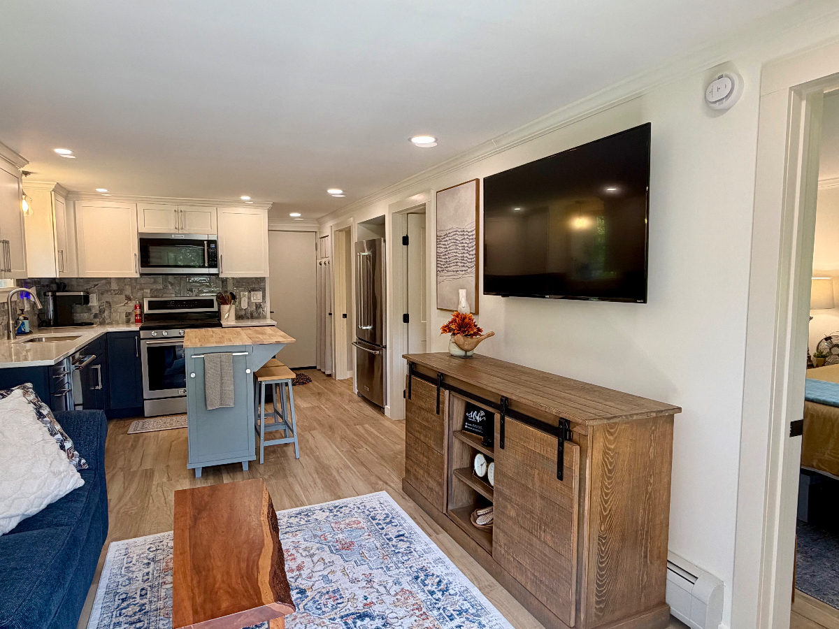 2 BR Private Hillside Retreat - Photo 3
