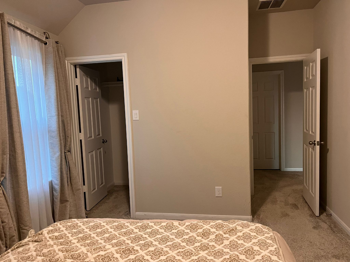 Cozy private room and bathroom in large home - Photo 3