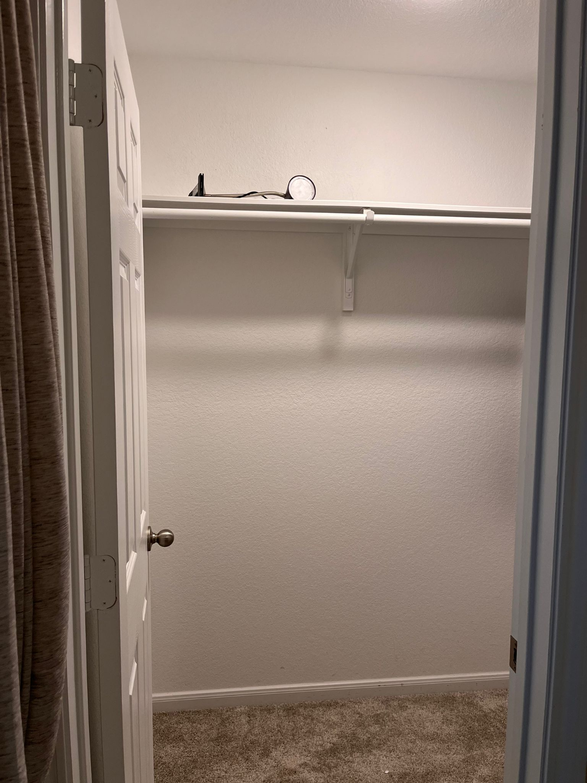 Cozy private room and bathroom in large home - Photo 7