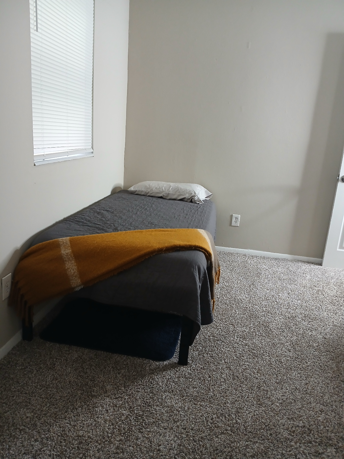 Shared Space - Photo 5