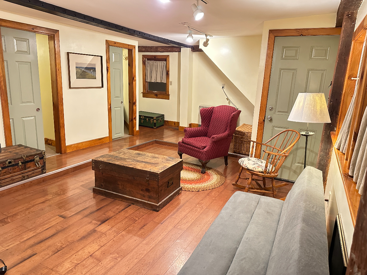 Furnished 1BR Apt Flexible Lease, Utilities Included, Near VT & NH Hospitals - Photo 2
