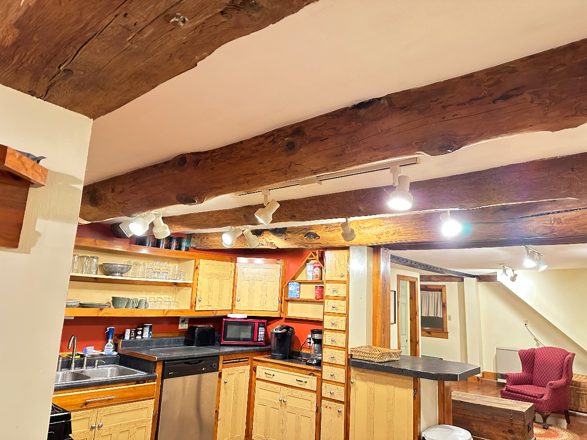 Furnished 1BR Apt Flexible Lease, Utilities Included, Near VT & NH Hospitals - Photo 6