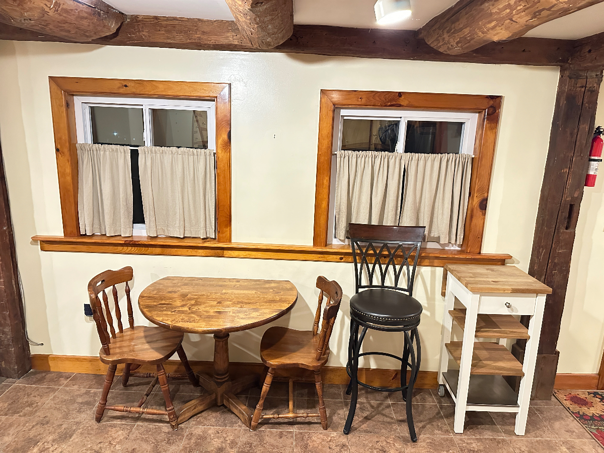 Furnished 1BR Apt Flexible Lease, Utilities Included, Near VT & NH Hospitals - Photo 3