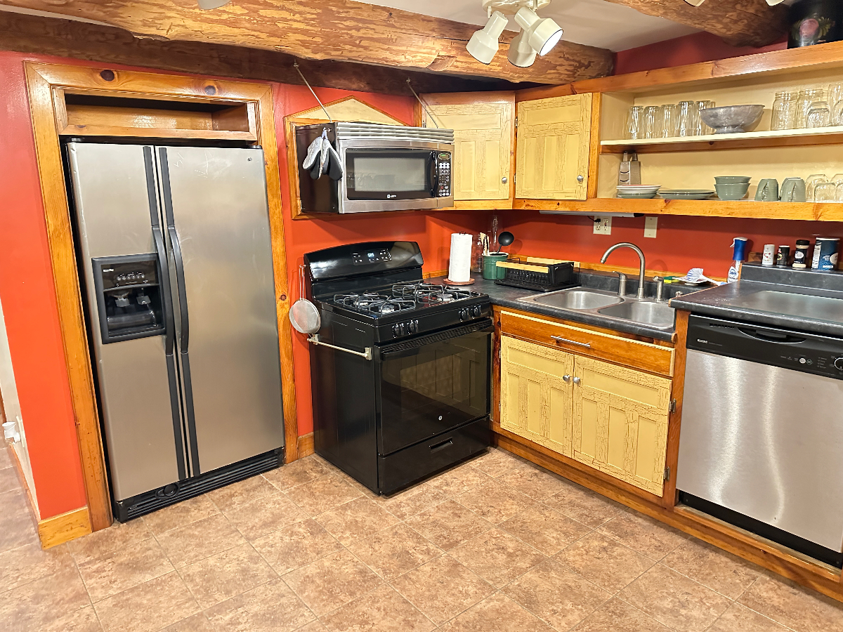 Furnished 1BR Apt Flexible Lease, Utilities Included, Near VT & NH Hospitals - Photo 7
