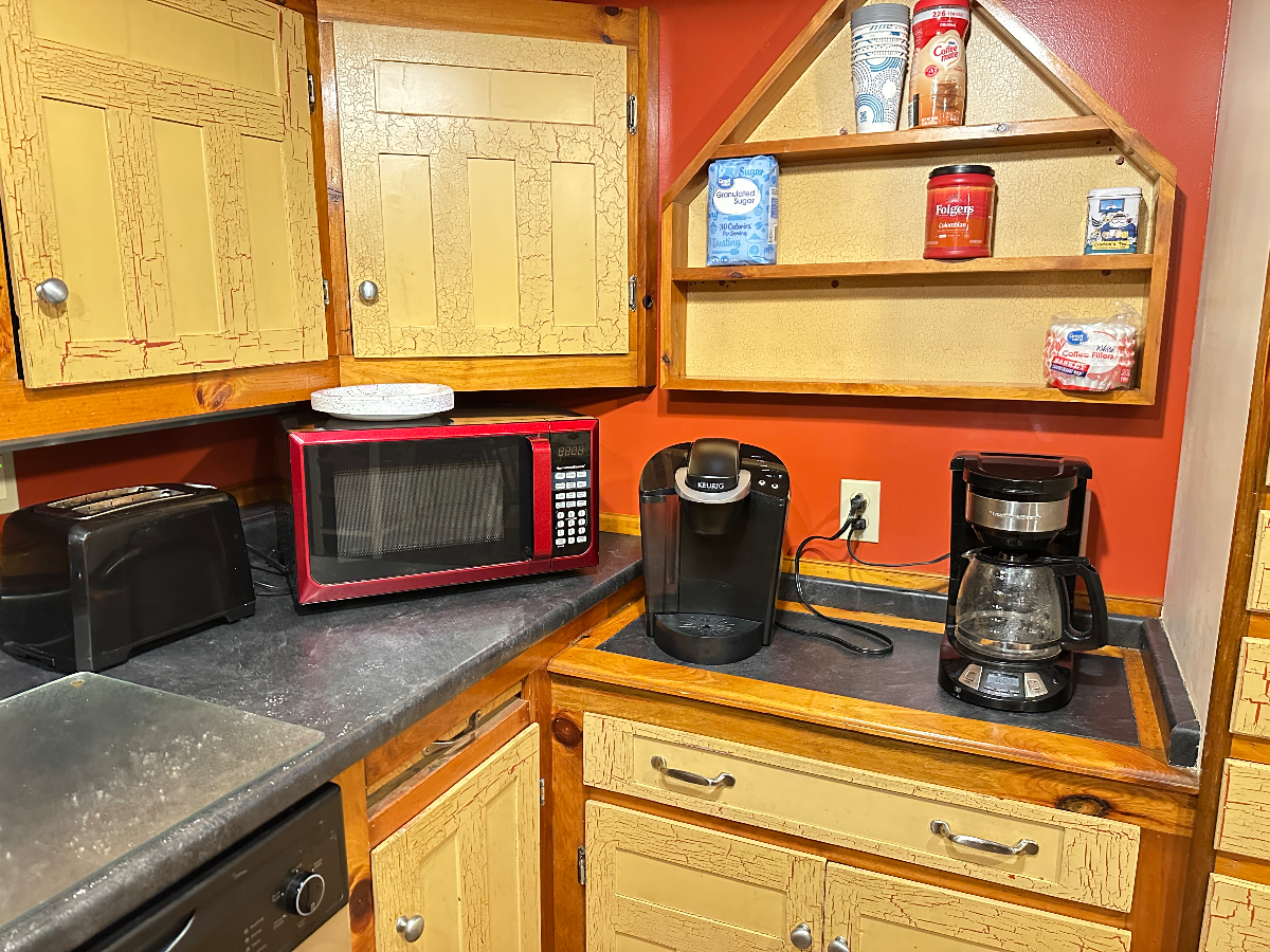 Furnished 1BR Apt Flexible Lease, Utilities Included, Near VT & NH Hospitals - Photo 8