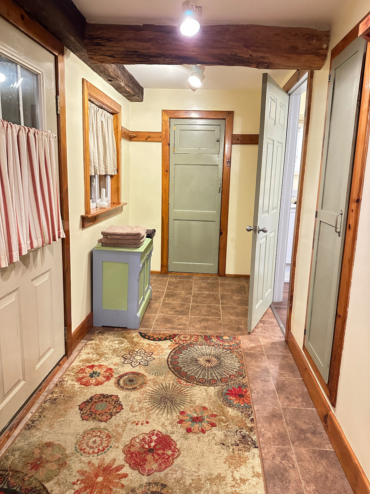 Furnished 1BR Apt Flexible Lease, Utilities Included, Near VT & NH Hospitals - Photo 9