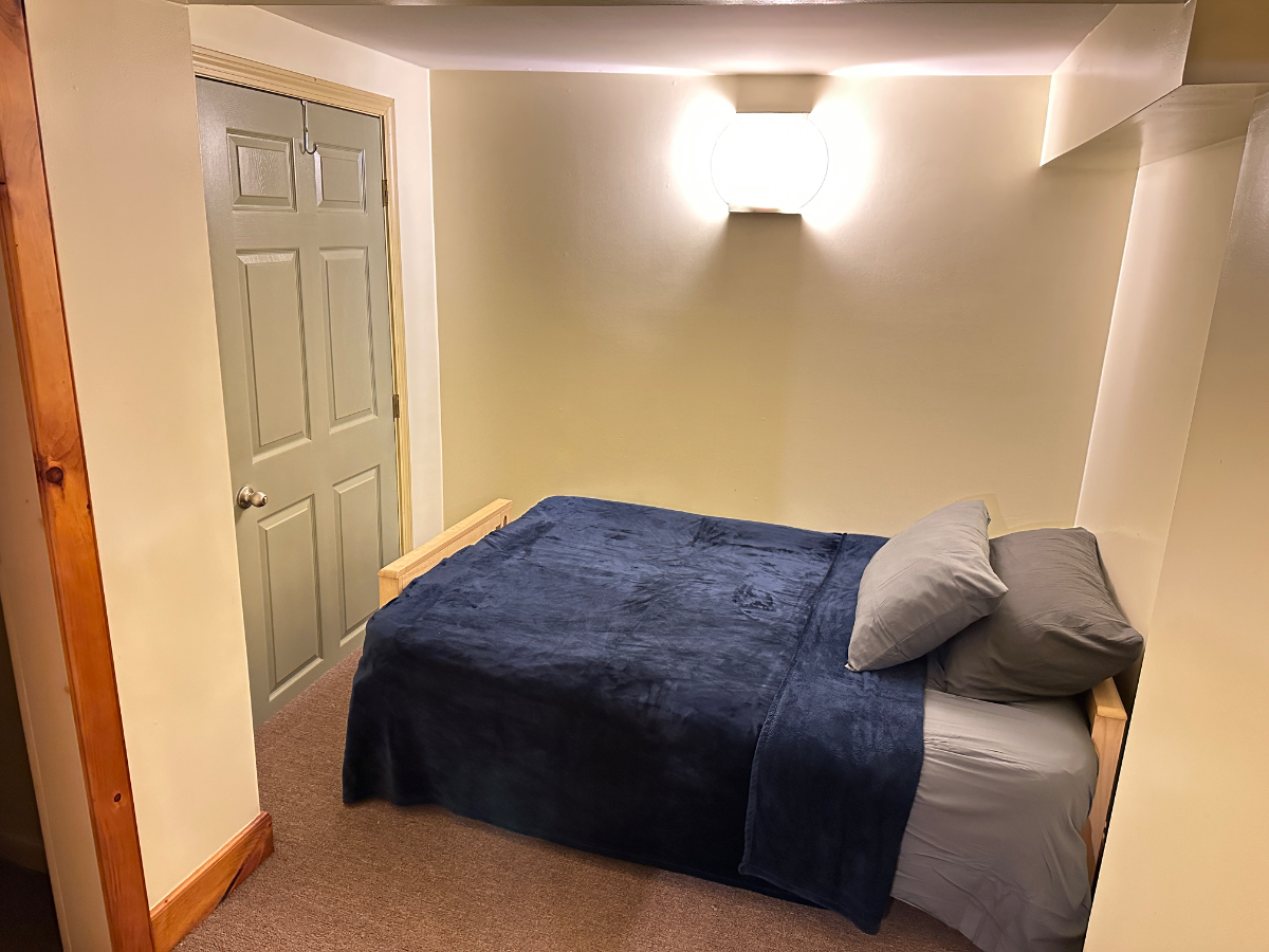 Furnished 1BR Apt Flexible Lease, Utilities Included, Near VT & NH Hospitals - Photo 11