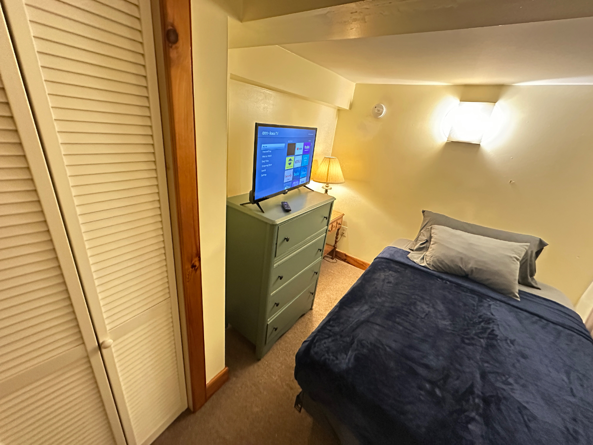 Furnished 1BR Apt Flexible Lease, Utilities Included, Near VT & NH Hospitals - Photo 12