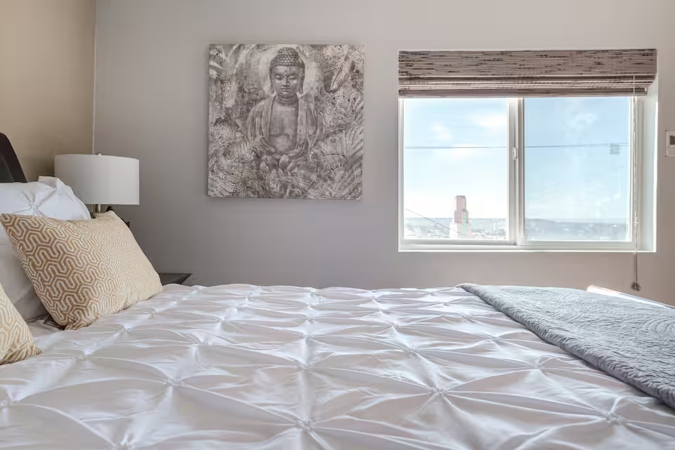 Spacious Zen Vibe 1 BDRM w/FREE parking, Washer/Dryer, Safe neighborhood - Photo 1