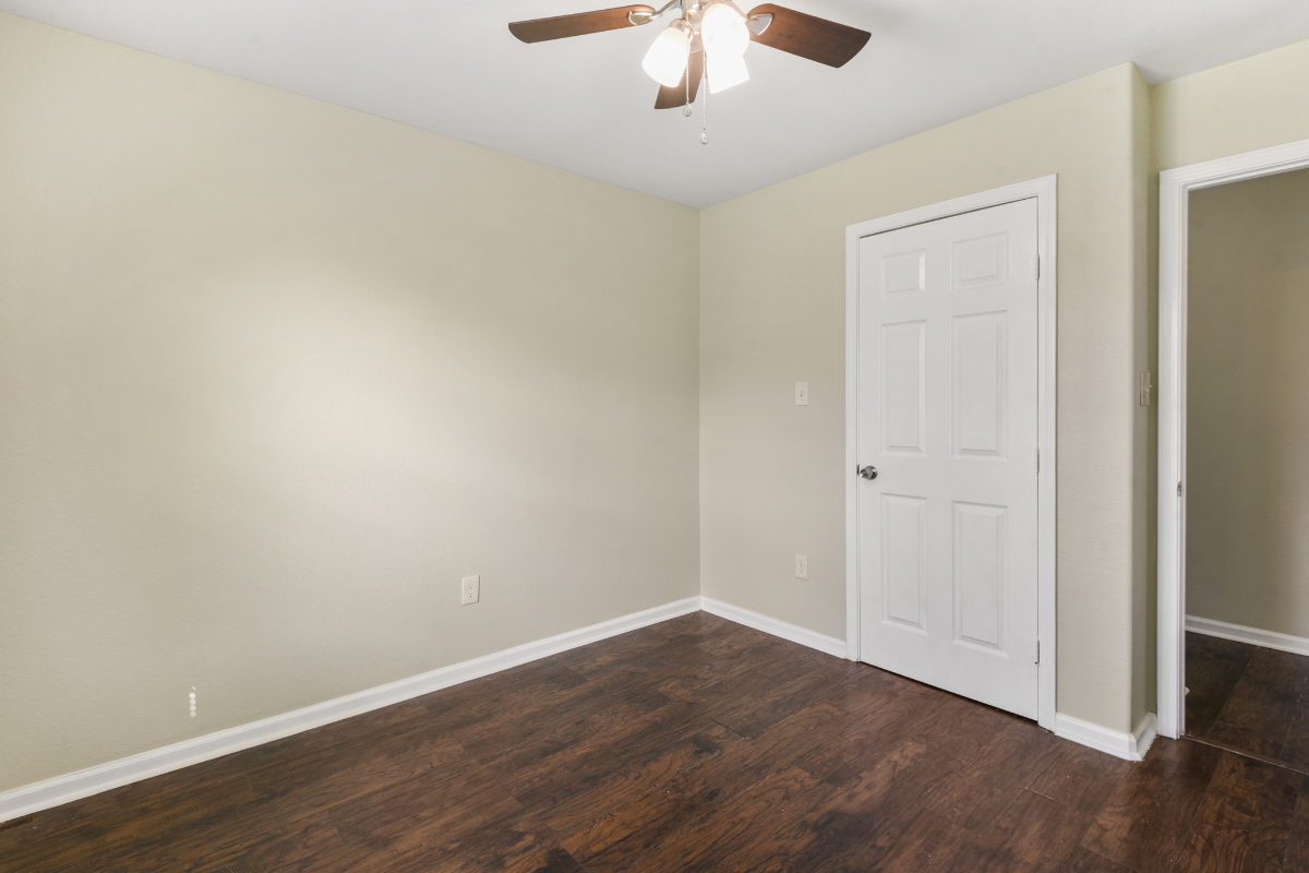 Freshly Renovated Home close to Oil Companies and Hospital on Huge Lot - Photo 6