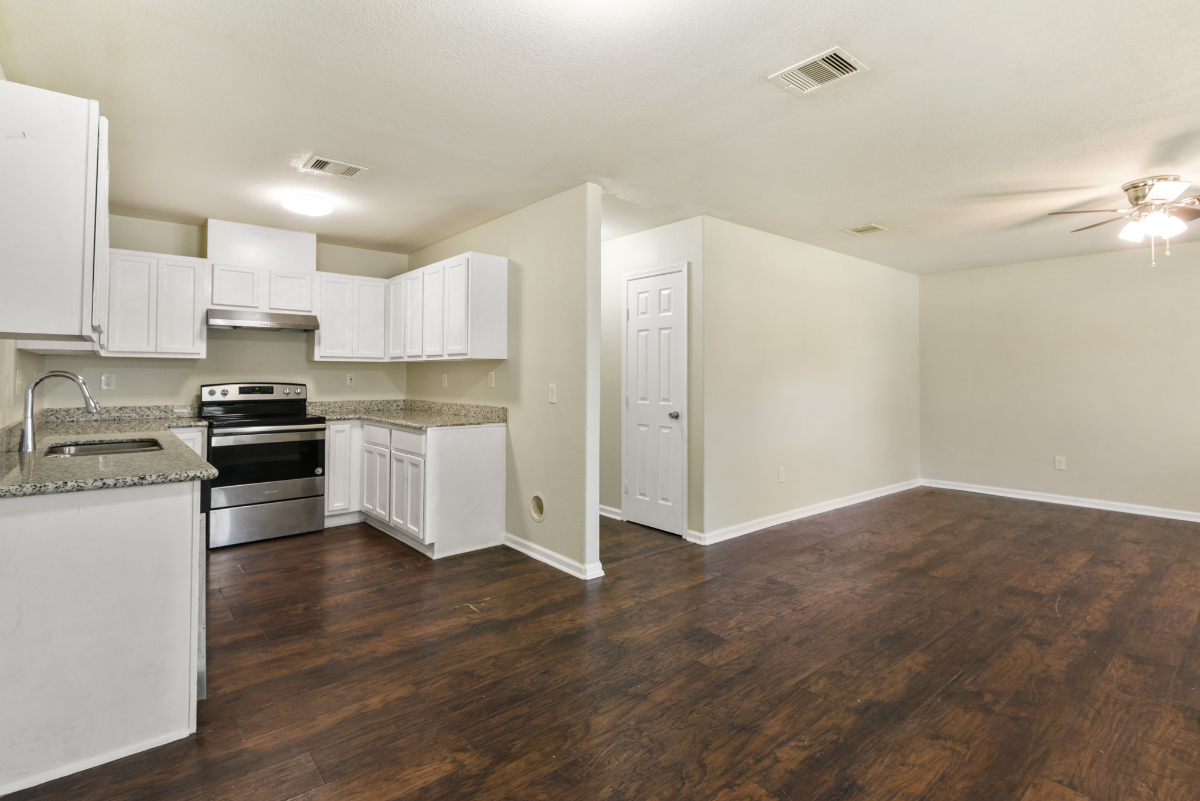 Freshly Renovated Home close to Oil Companies and Hospital on Huge Lot - Photo 2
