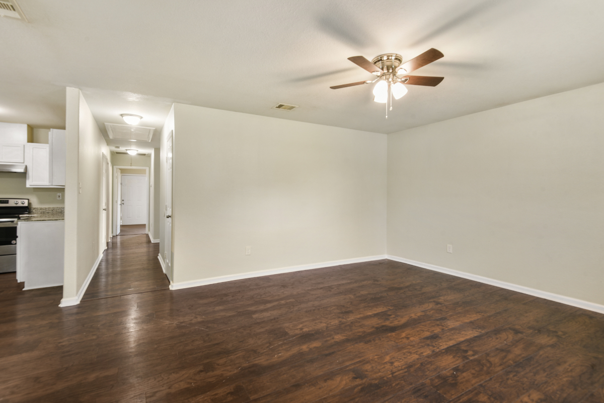 Freshly Renovated Home close to Oil Companies and Hospital on Huge Lot - Photo 7