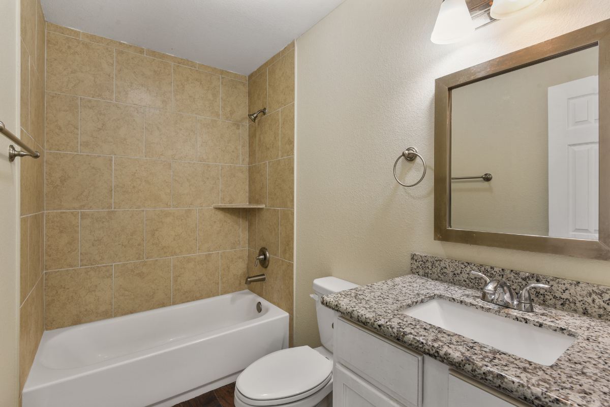 Freshly Renovated Home close to Oil Companies and Hospital on Huge Lot - Photo 10