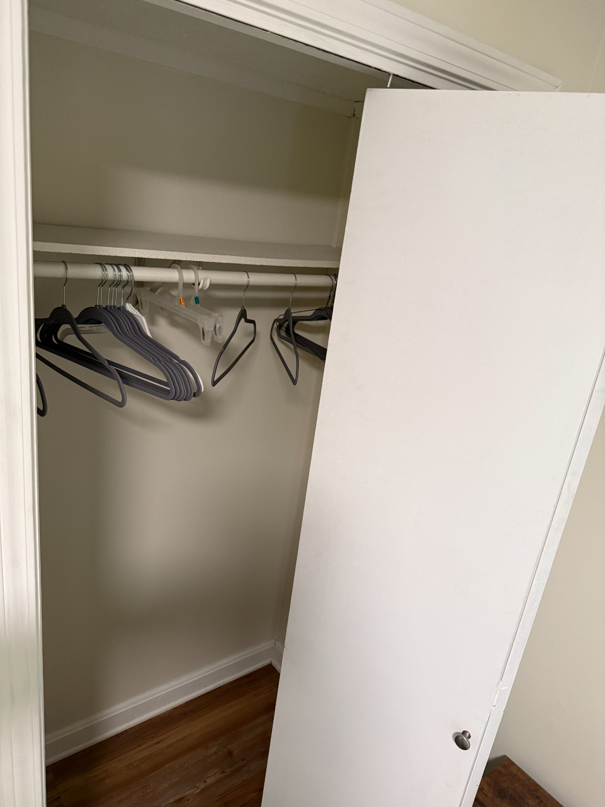 conveniently located apartment - Photo 10