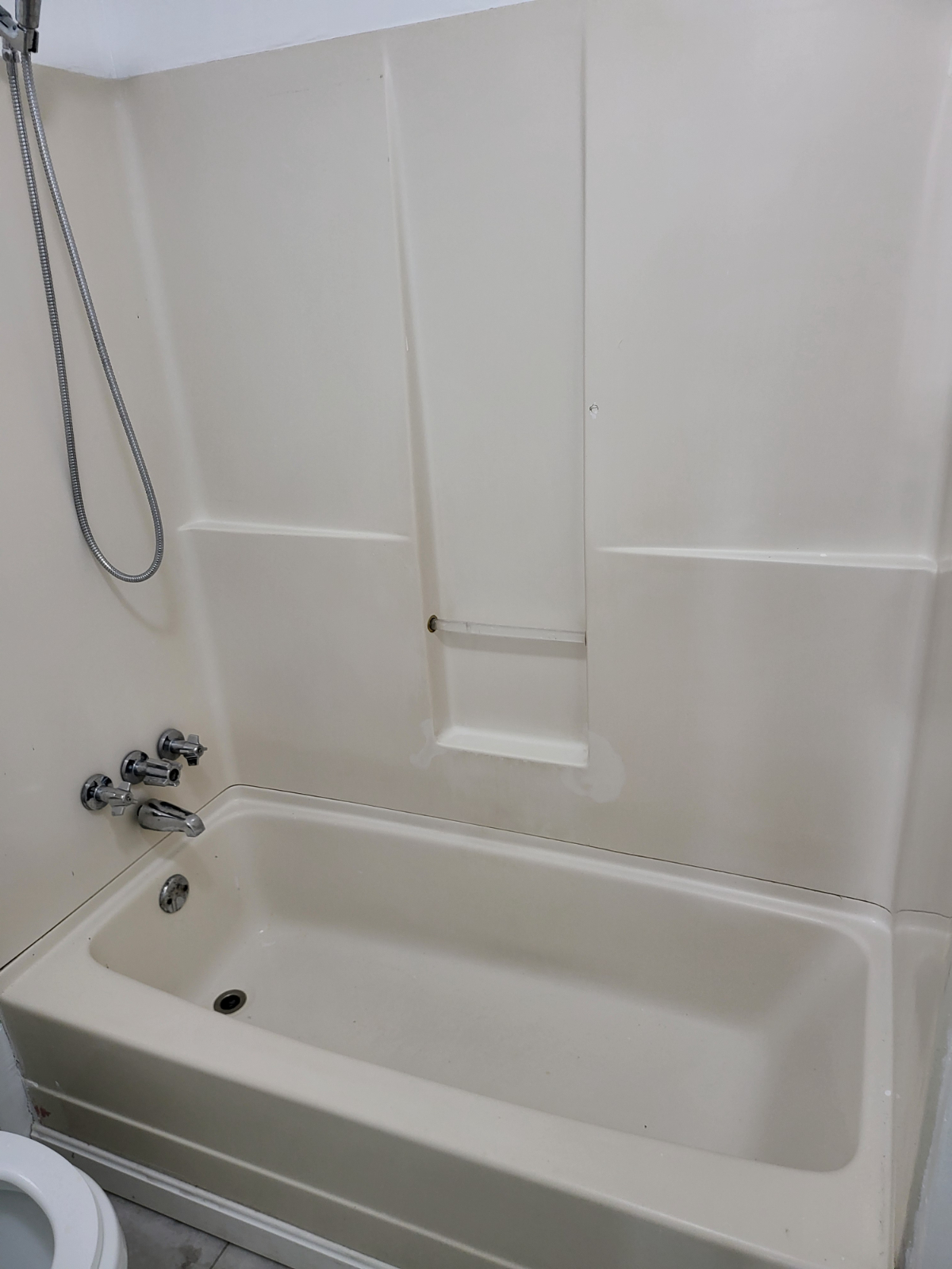 Entire apt 3 bedroom 1 bath - Photo 2