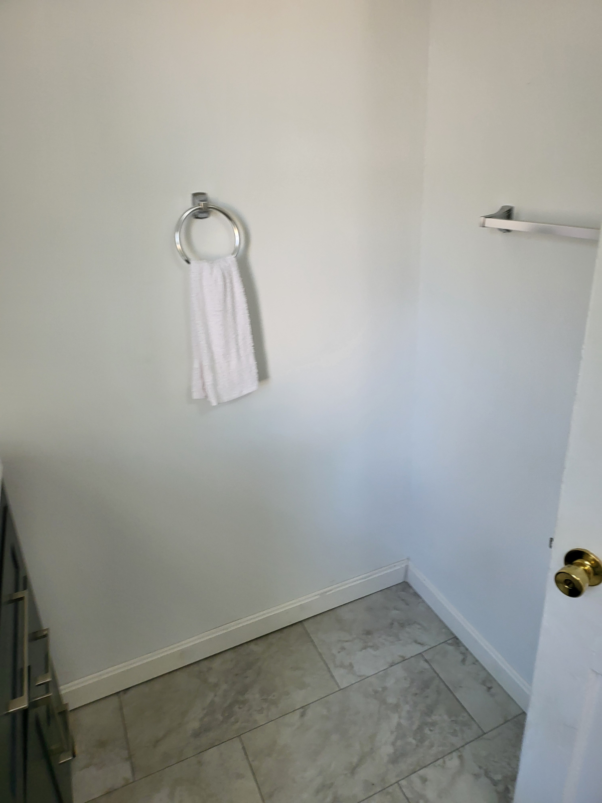 Entire apt 3 bedroom 1 bath - Photo 3