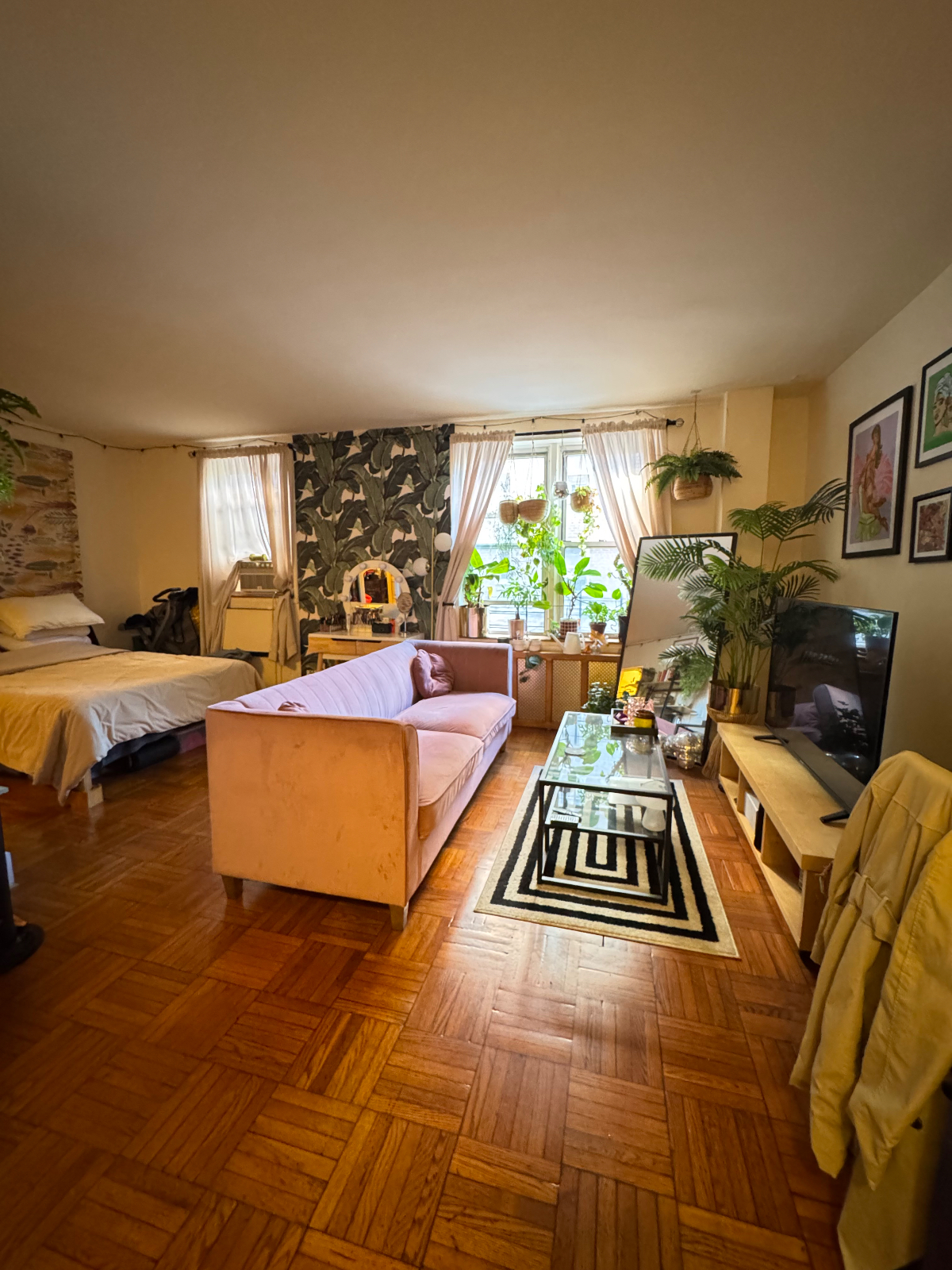 Cozy Oasis in the heart of Queens - Photo 1
